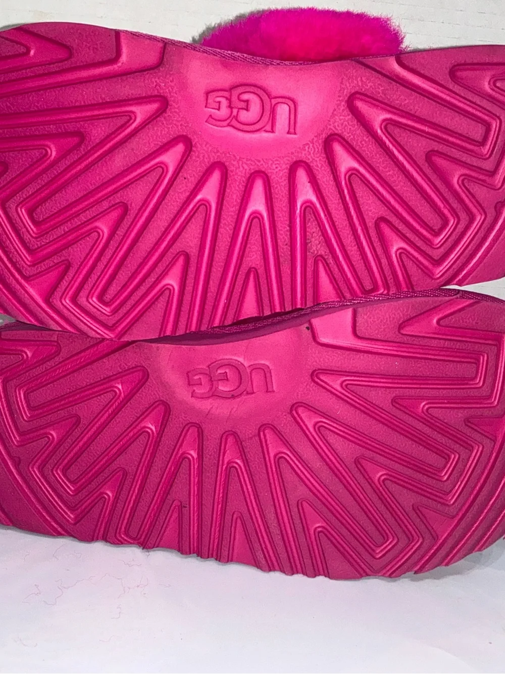 UGG Kids Hot Vibrant Pink Fluffy Slide Slippers Cozy Lounge Y2K Boho Size 1